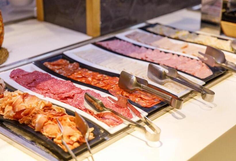 هتل Santa Monica Suites