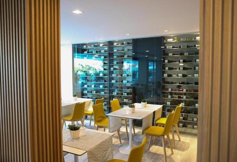 هتل Santa Monica Suites