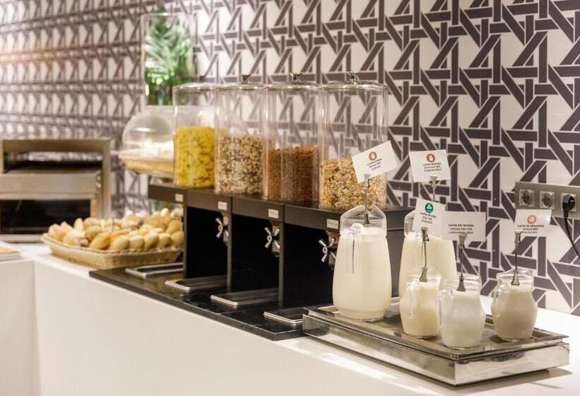 هتل Santa Monica Suites