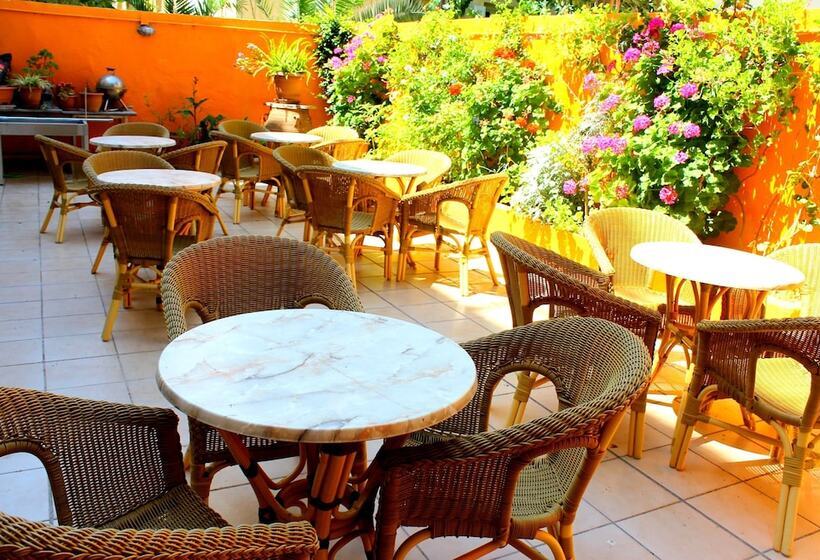 בית מלון כפרי Savoy