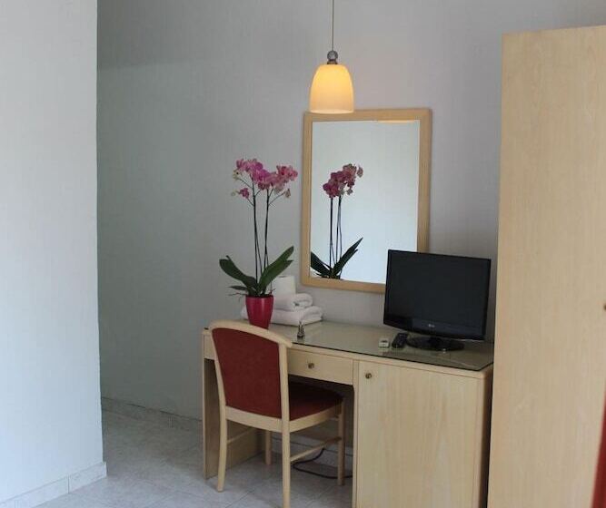 בית מלון כפרי Savoy