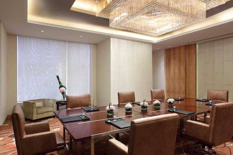 Отель Sheraton Wuxi Binhu