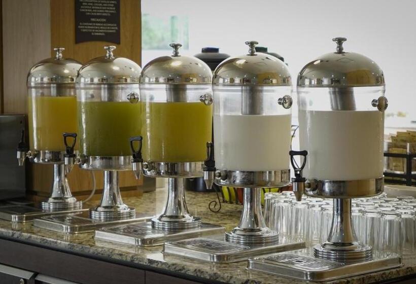 호텔 Staybridge Suites Guadalajara Expo, An Ihg