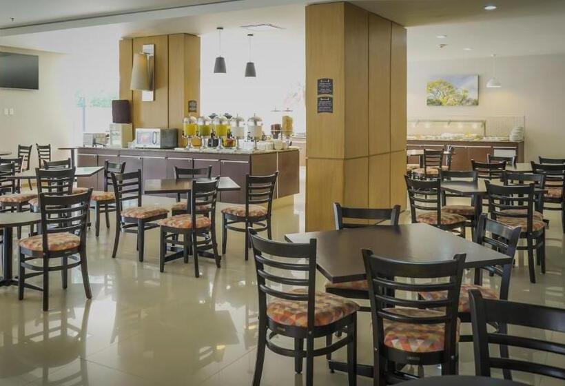 호텔 Staybridge Suites Guadalajara Expo, An Ihg