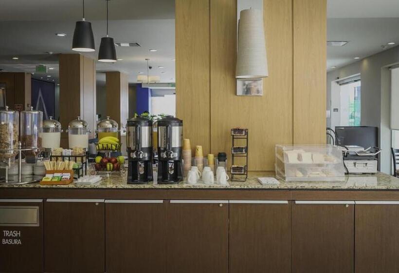 호텔 Staybridge Suites Guadalajara Expo, An Ihg