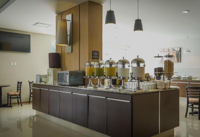 호텔 Staybridge Suites Guadalajara Expo, An Ihg