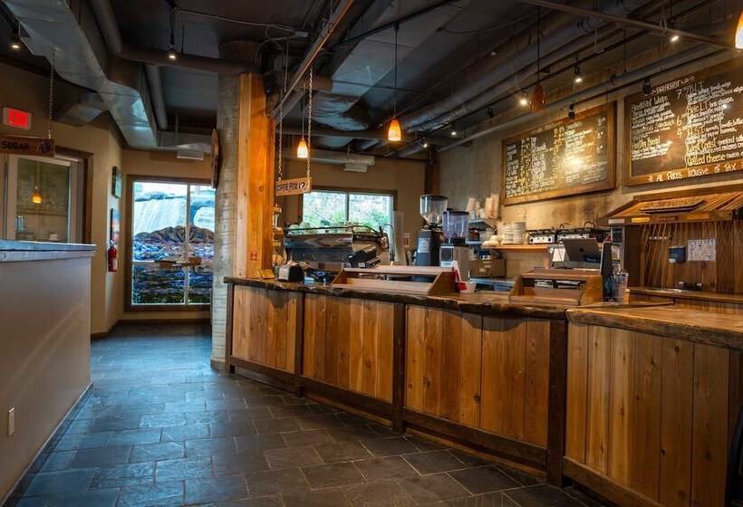 Sutton Place Hotel Revelstoke Mountain Resort