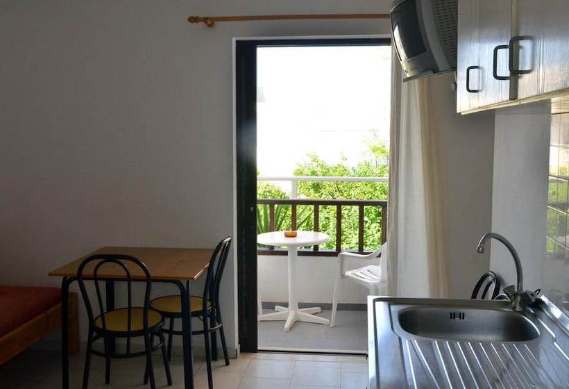 בית מלון כפרי Thisvi