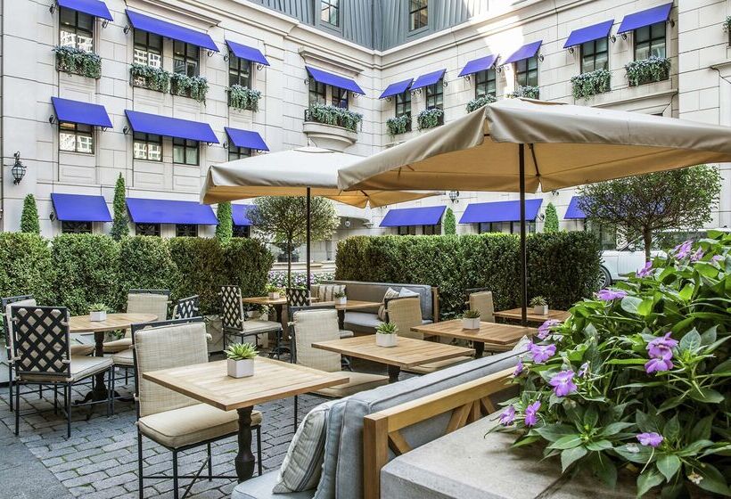 هتل Waldorf Astoria Chicago