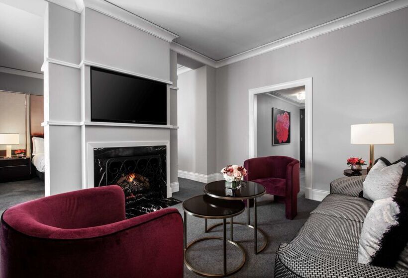 هتل Waldorf Astoria Chicago