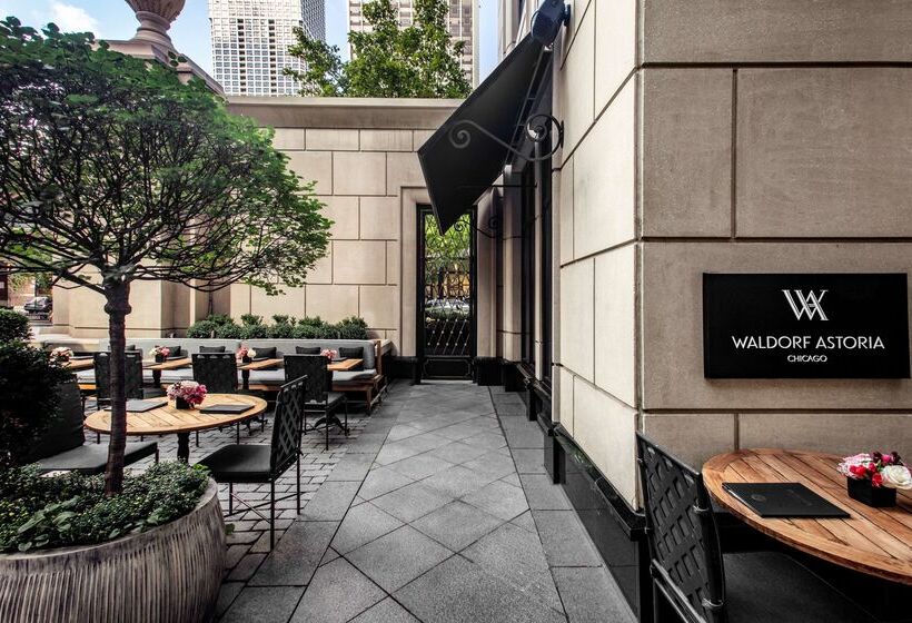 هتل Waldorf Astoria Chicago