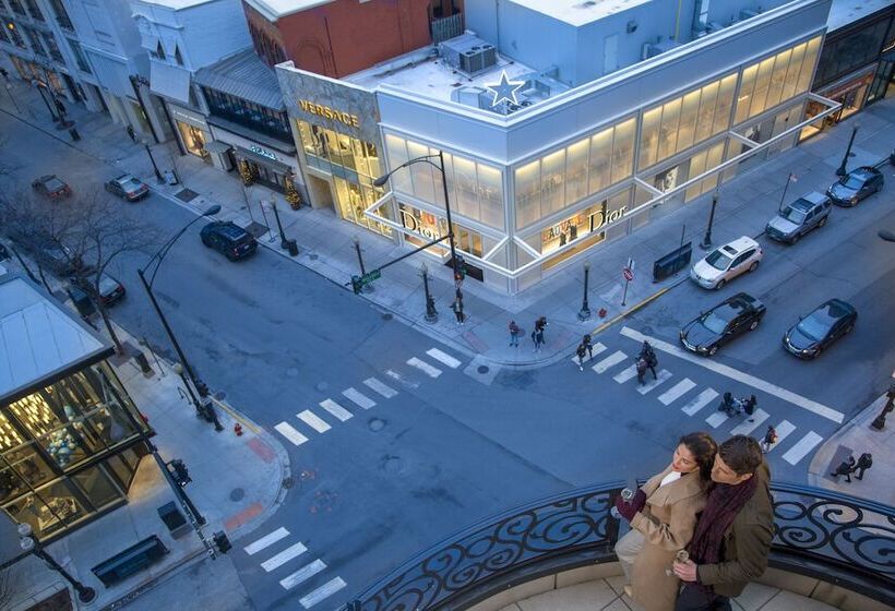 هتل Waldorf Astoria Chicago