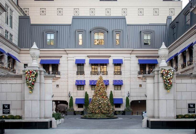 هتل Waldorf Astoria Chicago