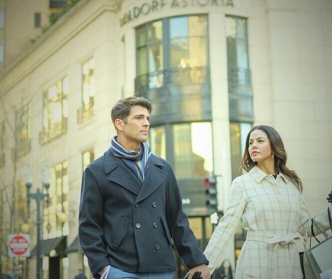 هتل Waldorf Astoria Chicago