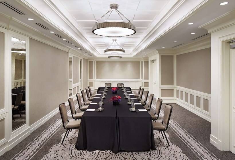 هتل Waldorf Astoria Chicago