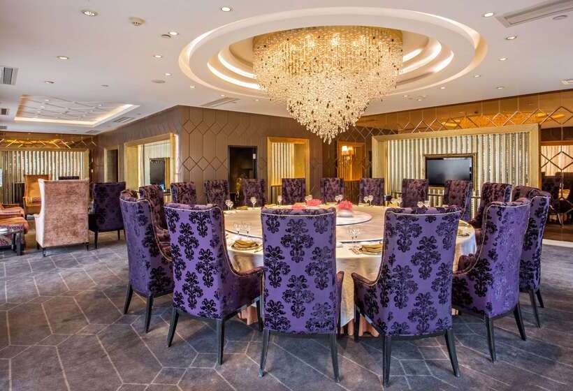 Отель Wyndham Grand Plaza Royale Furongguo Changsha