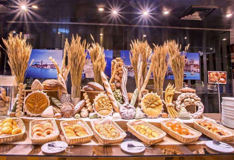 Отель Wyndham Grand Plaza Royale Furongguo Changsha