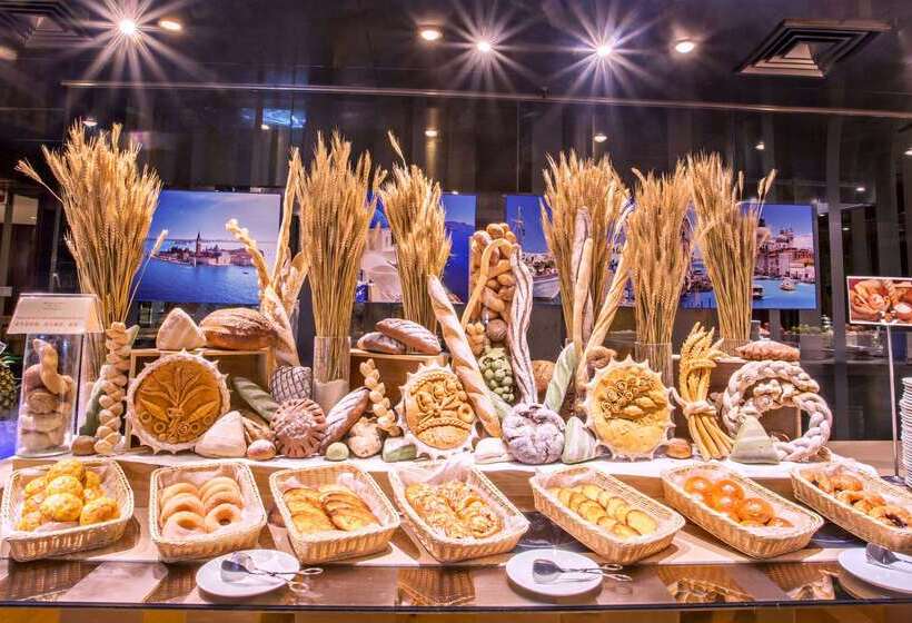 Отель Wyndham Grand Plaza Royale Furongguo Changsha