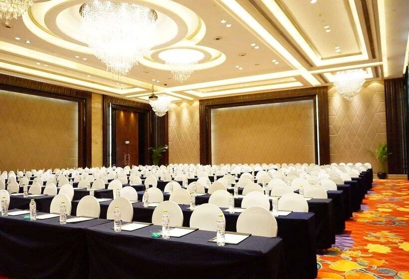 Отель Wyndham Grand Plaza Royale Furongguo Changsha
