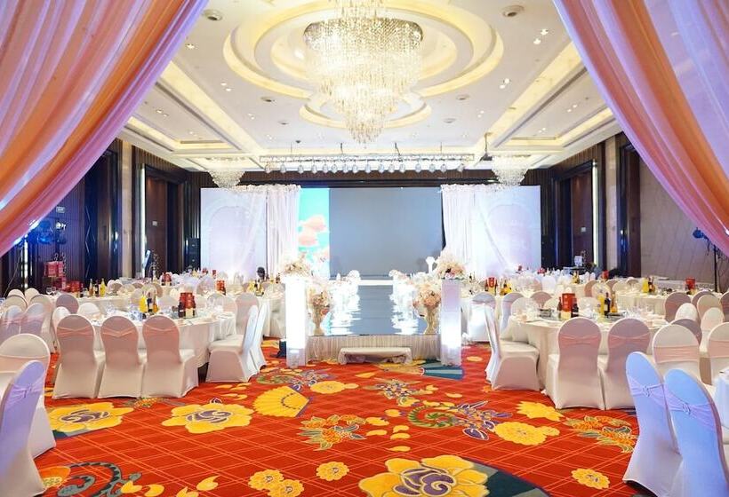 Отель Wyndham Grand Plaza Royale Furongguo Changsha