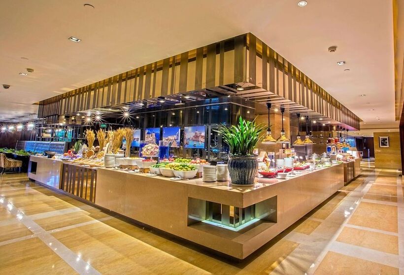 Отель Wyndham Grand Plaza Royale Furongguo Changsha