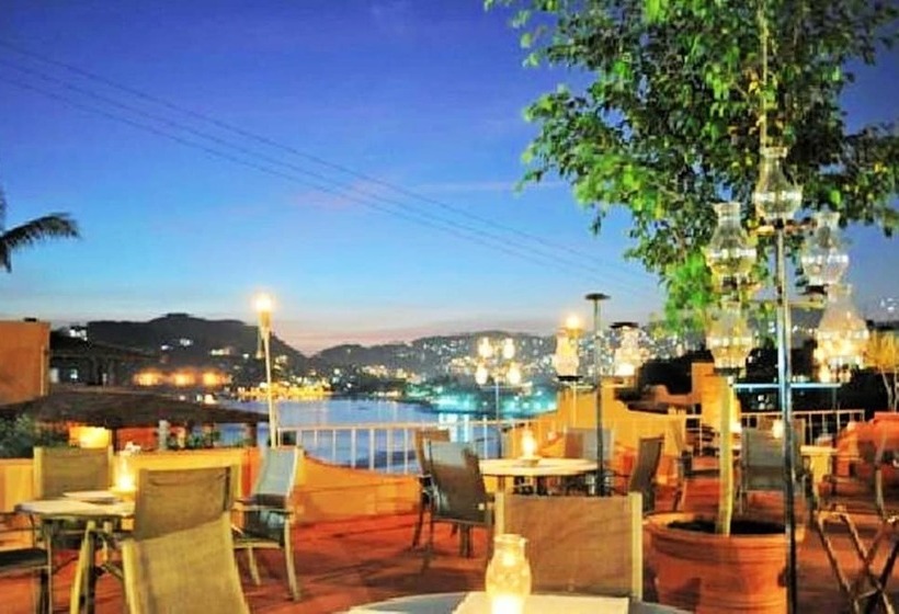 Отель Zihua Caracol