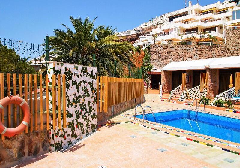 Leticia Del Mar Adults Only