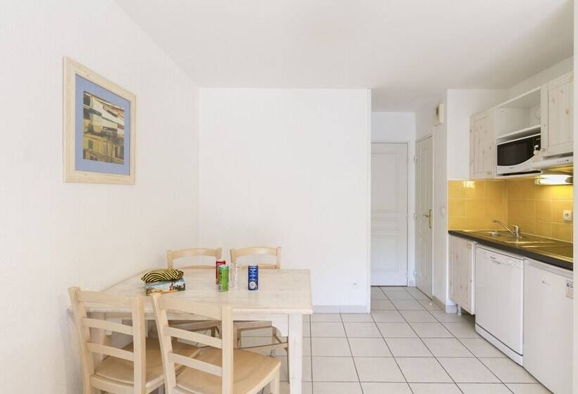 Резиденция Garden & City Sixfourslesplages