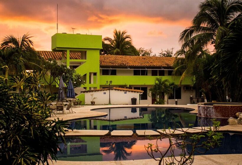 Suites & Hotel Punta Esmeralda