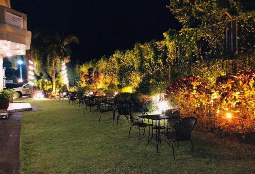 Отель Citi Garden Suites