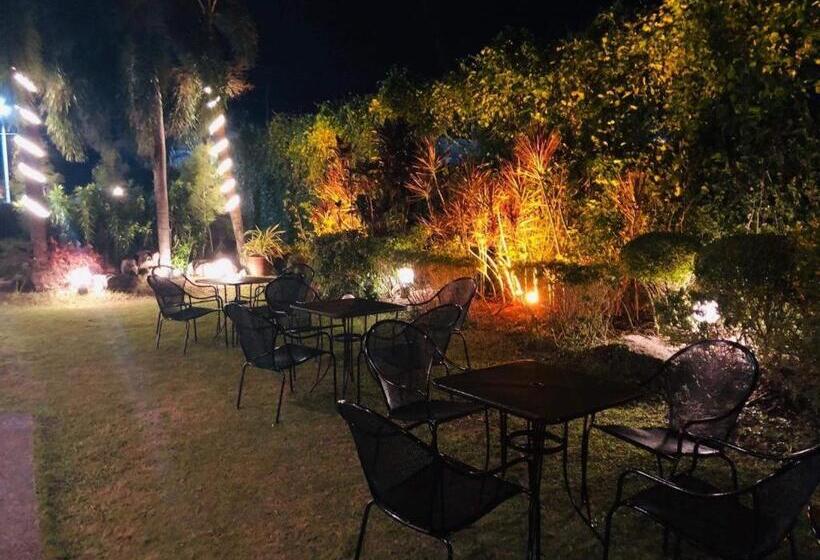 Отель Citi Garden Suites