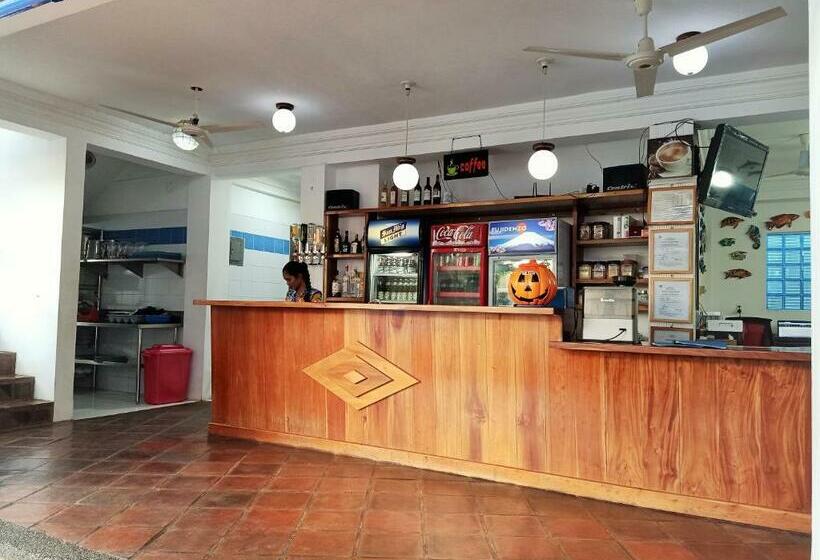 هتل Rainbow Bay Beach & Dive Resort