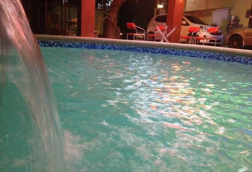 هتل Southpoolside Tourist Inn