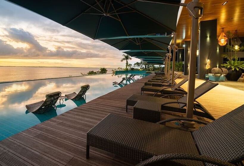 هتل The Reef Island Resort Mactan, Cebu