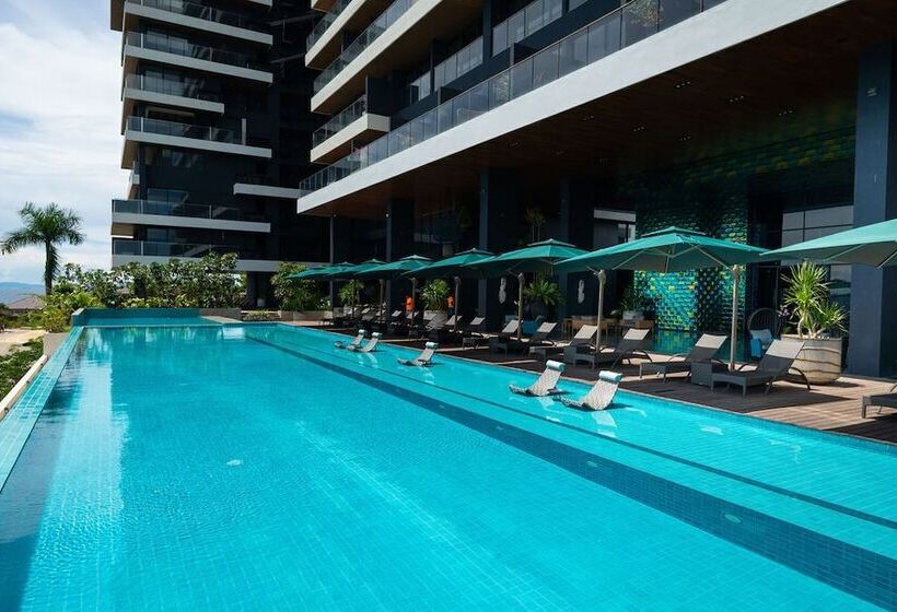 هتل The Reef Island Resort Mactan, Cebu