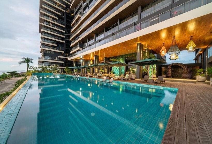 هتل The Reef Island Resort Mactan, Cebu