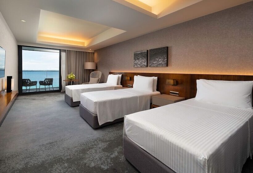 هتل The Reef Island Resort Mactan, Cebu