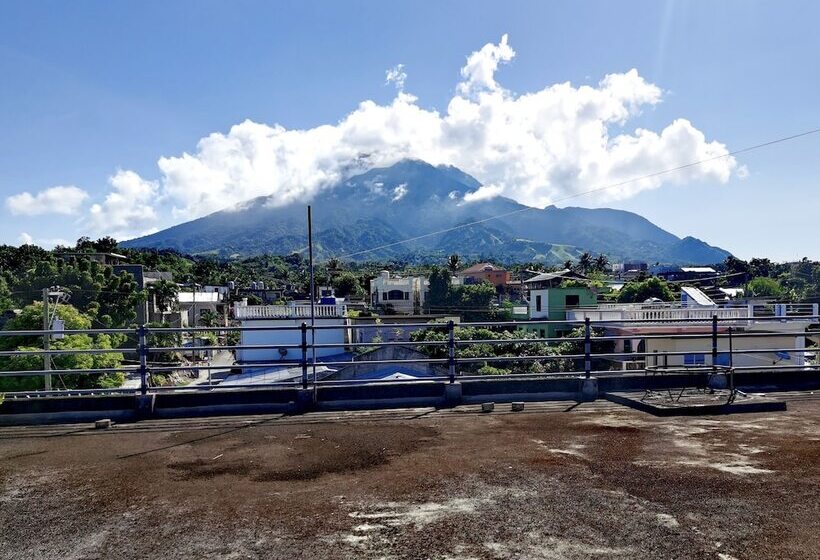 پانسیون Den Den Guesthouse