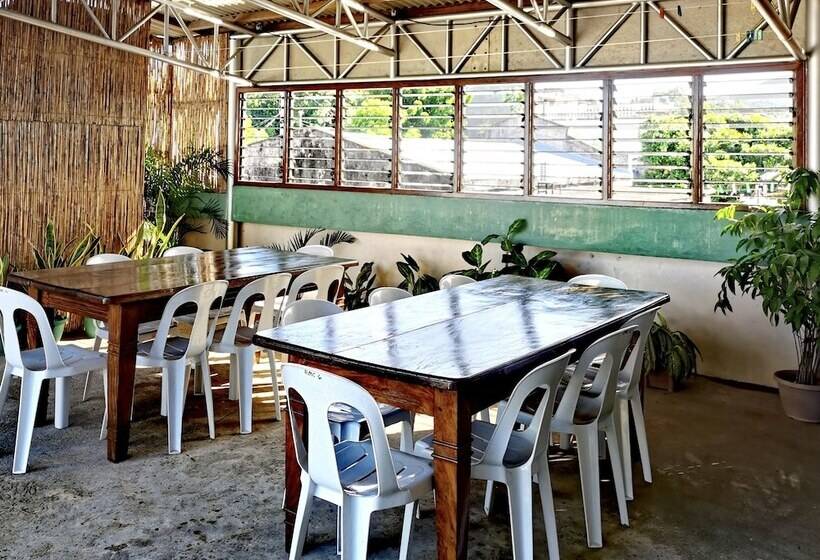 پانسیون Den Den Guesthouse