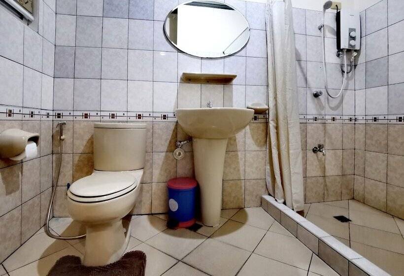 پانسیون Den Den Guesthouse