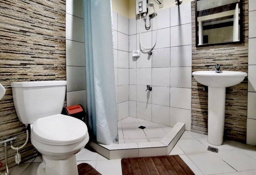 پانسیون Den Den Guesthouse