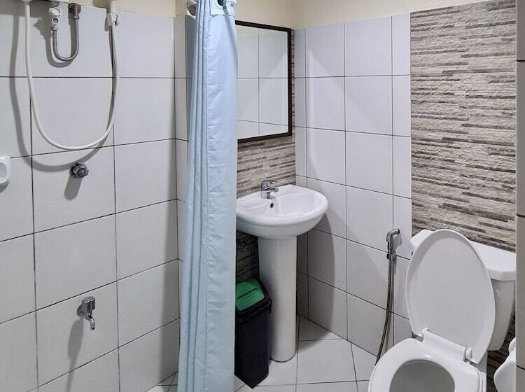 پانسیون Den Den Guesthouse