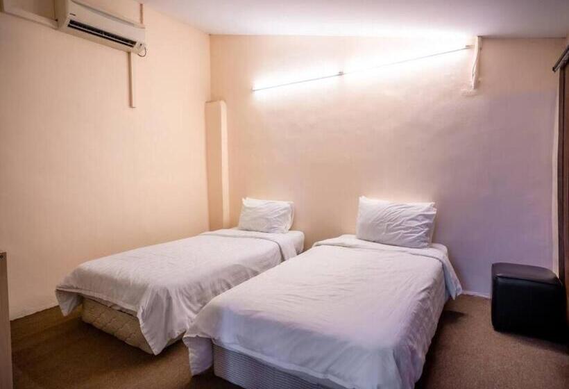 بنسيون Labis Sunrise Farm Stay