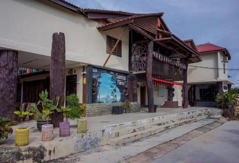 بنسيون Labis Sunrise Farm Stay