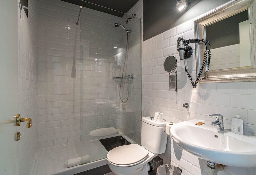 Casa Gracia Barcelona   Hostel