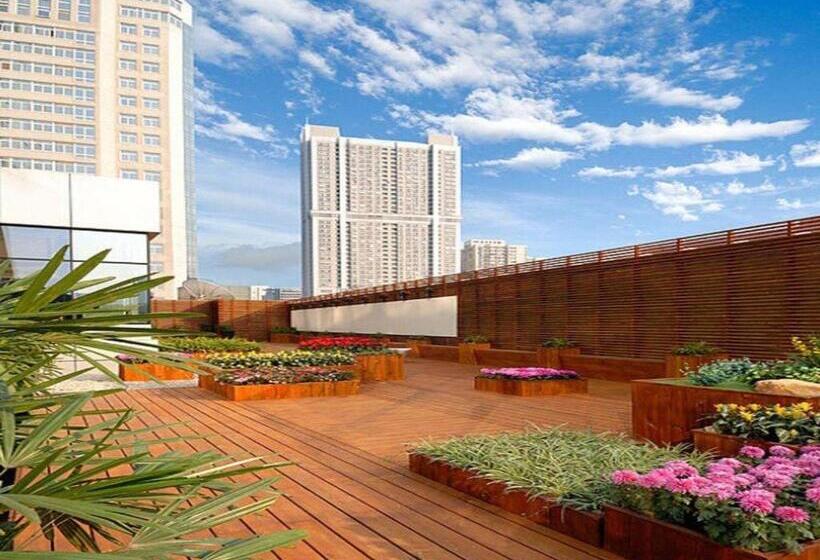 Golden Eagle Summit Hotel Downtown