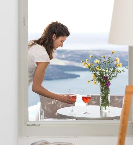 Отель Adamant Suites