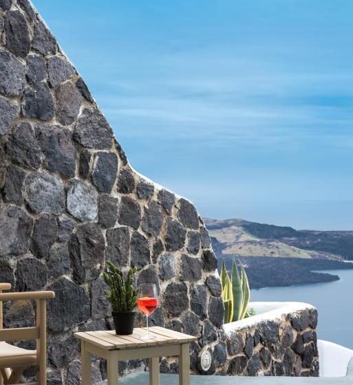 Отель Adamant Suites