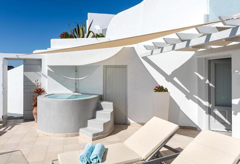 Отель Adamant Suites