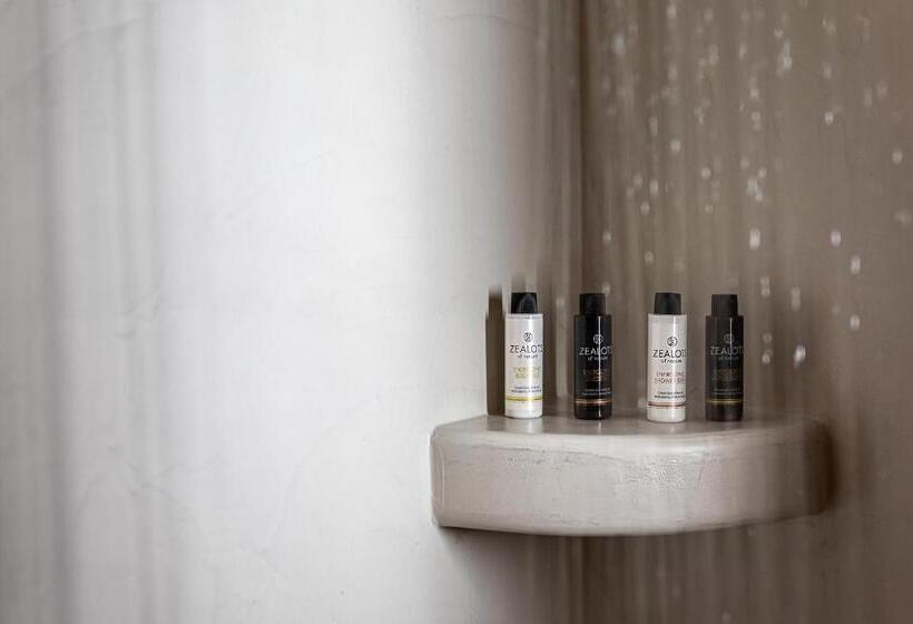 Отель Adamant Suites